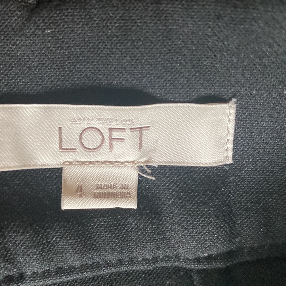 Black skirt with zippered back by “LOFT”.  Size 4 - Picture 3 of 5